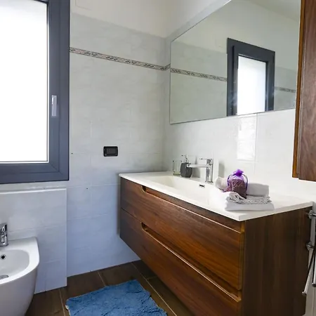 Perla Sul Mare Con Piscina * سان لورينسو أل ماري