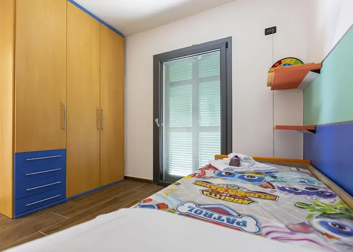 Lägenhet Perla Sul Mare Con Piscina San Lorenzo al Mare